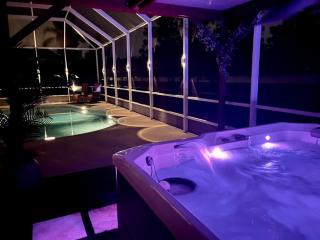 Spacious 5BR Private Home, Private Pool & Salt Water Spa, Minutes from Beaches - Bradenton - 3