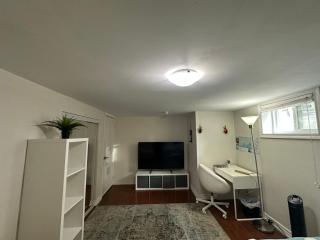 Spacious room near subway & shops - 6