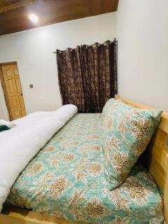 Neelam Water View Hotel - Kundālshai - 2