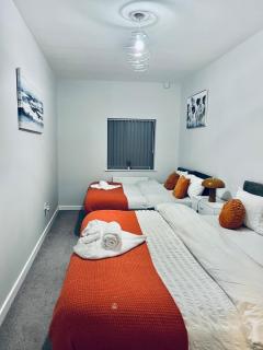 1 BR Ground Floor Apt-Garden Access in Strood F2 - 0