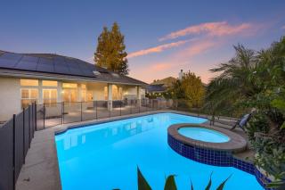 Corporate & Family Retreat Seven Oaks Pool Home - 7