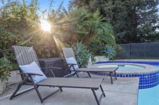 Corporate & Family Retreat Seven Oaks Pool Home - 1