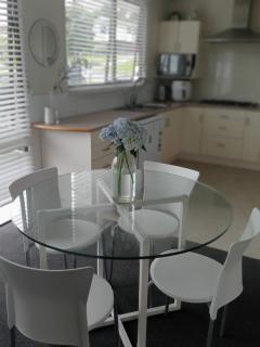 Modern, Light & Warm Central Warkworth - 3