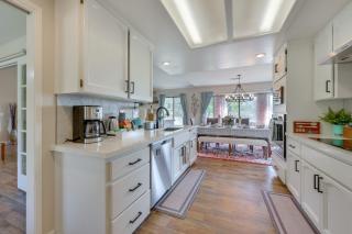 Scenic Yosemite Lakes Escape with Community Perks! - 1