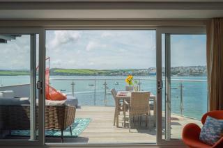 3 Bed Stylish Beachfront Retreat - 5