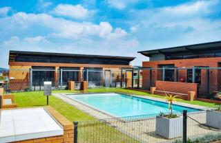 Spacious 2 bedroom, 2 bathroom unit - 0