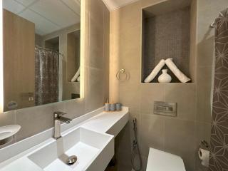 Bella INN - Mixed M & F - 7