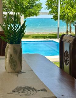 Front Beach Villa, Pool & Basket - 7