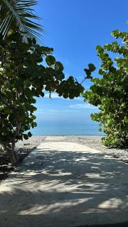 Front Beach Villa, Pool & Basket - 0