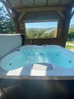 unique sheperds hut private hot tub, ensuite & kitchenette - 8