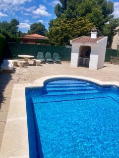 Casa con piscina y barbacoa - 0