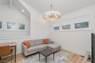 Modern 12 South Loft Walk to Shops Eats & Coffee - 3