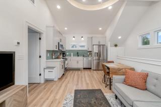 Modern 12 South Loft Walk to Shops Eats & Coffee - 2