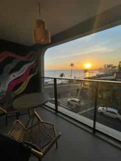 Faroleiro - Studio à beira-mar, com vista para o Farol da Barra, em frente ao circuito do carnaval - 0