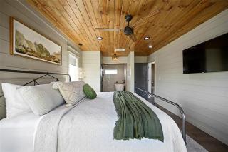 Modern Cabin Escape - Hot Tub - Game Room - Pets - 7