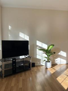 Close to Station, Quiet Stay - 0