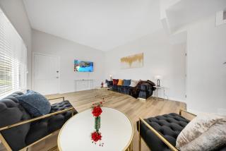 Oneluxstay 3BR Home Near the Beach - 9