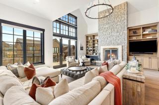 Big Sky Haven Hot Tub plus Fireplace plus Views - 5