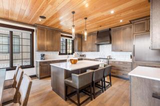 Big Sky Haven Hot Tub plus Fireplace plus Views - 1