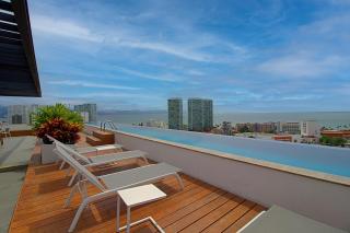 Condo with beautiful view and pool - 1