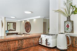 Premium Beachfront Stay, Space & Style APT - 1