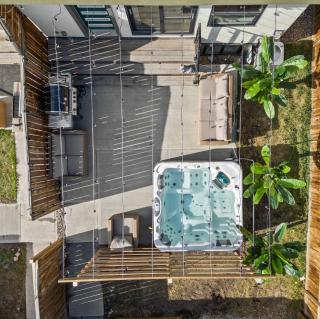 *One of a Kind* | Hot Tub| Air Hockey| Pool and… - 6