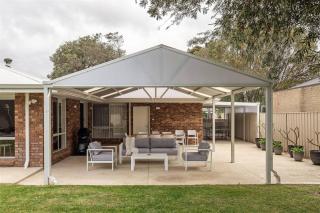 Bayside - Serene Haven near the Town Centre and Beach - 0