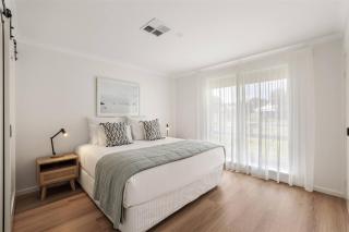 Bayside - Serene Haven near the Town Centre and Beach - 7