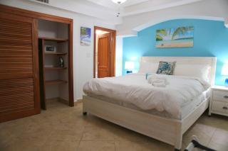 Tranquil Oceanside: Pools & Direct Beach Access - 5