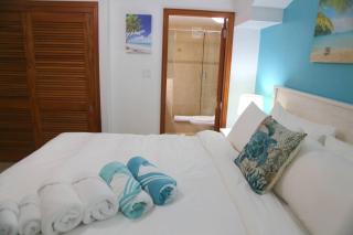 Tranquil Oceanside: Pools & Direct Beach Access - 1