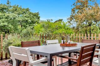 Treetop Sanctuary - Serene Cottage near Mount Lofty - 6