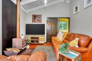 Treetop Sanctuary - Serene Cottage near Mount Lofty - 4