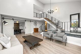 Luxury Hilltop Designer House w Pool Great Views - 8