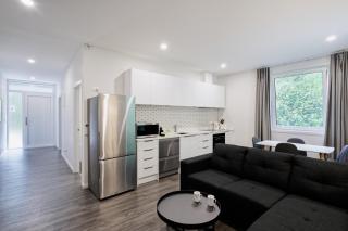 Recently Renovated Central Apartment - 8