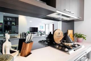 Opulent River View Living in Southbank - 2