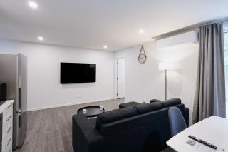 Modern Central Apartment, Flexible Bed Options - 3