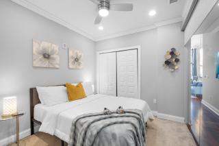 Sleek NoLibs 1BR - Pool & Gym - 9