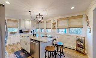 Modern Farmhouse Retreat North Fork Wine Country - 8