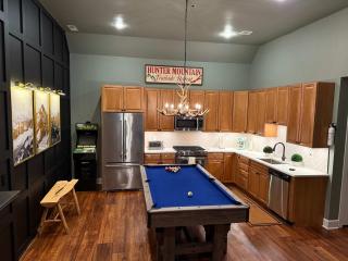 Modern Hunter Mountain Condo Steps from Slopes - 1