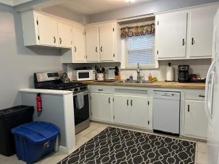 Affordable for 8 guests-King bed-2 Baths-Firepit - 8