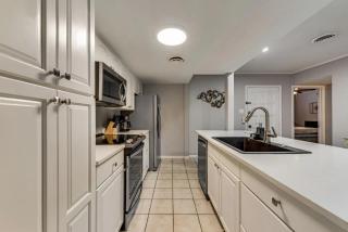 Stylish 4BD Condo Six Flags Grand Prairie GP56A - 4