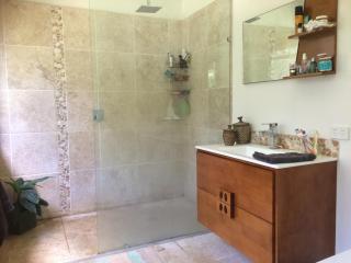 Luxury Eco home in rainforest, 10min from Noosa - 1