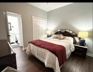 Contemporary Private En-Suite - Steps to Cleveland Clinic - 3