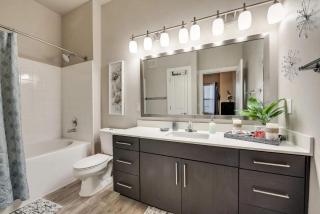 Luxury 2BD Courtyard Med Dist Dallas DAL031 - 3