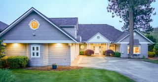 Elegant Waterfront Retreat - 0