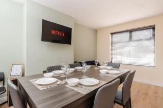 Spacious 3BR Home - Pool Table - Games - Sleeps 9 - 8