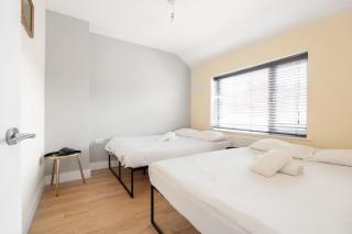 Spacious 3BR Home - Pool Table - Games - Sleeps 9 - 6