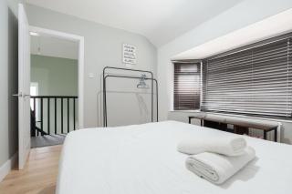 Spacious 3BR Home - Pool Table - Games - Sleeps 9 - 5