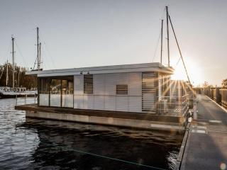 Modern houseboat for 4 guests - 5