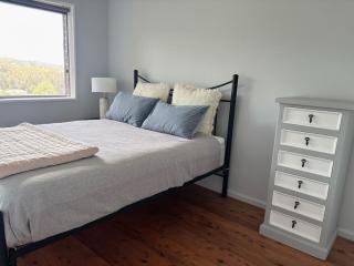 Bright & Spacious Getaway - East Gosford - 4